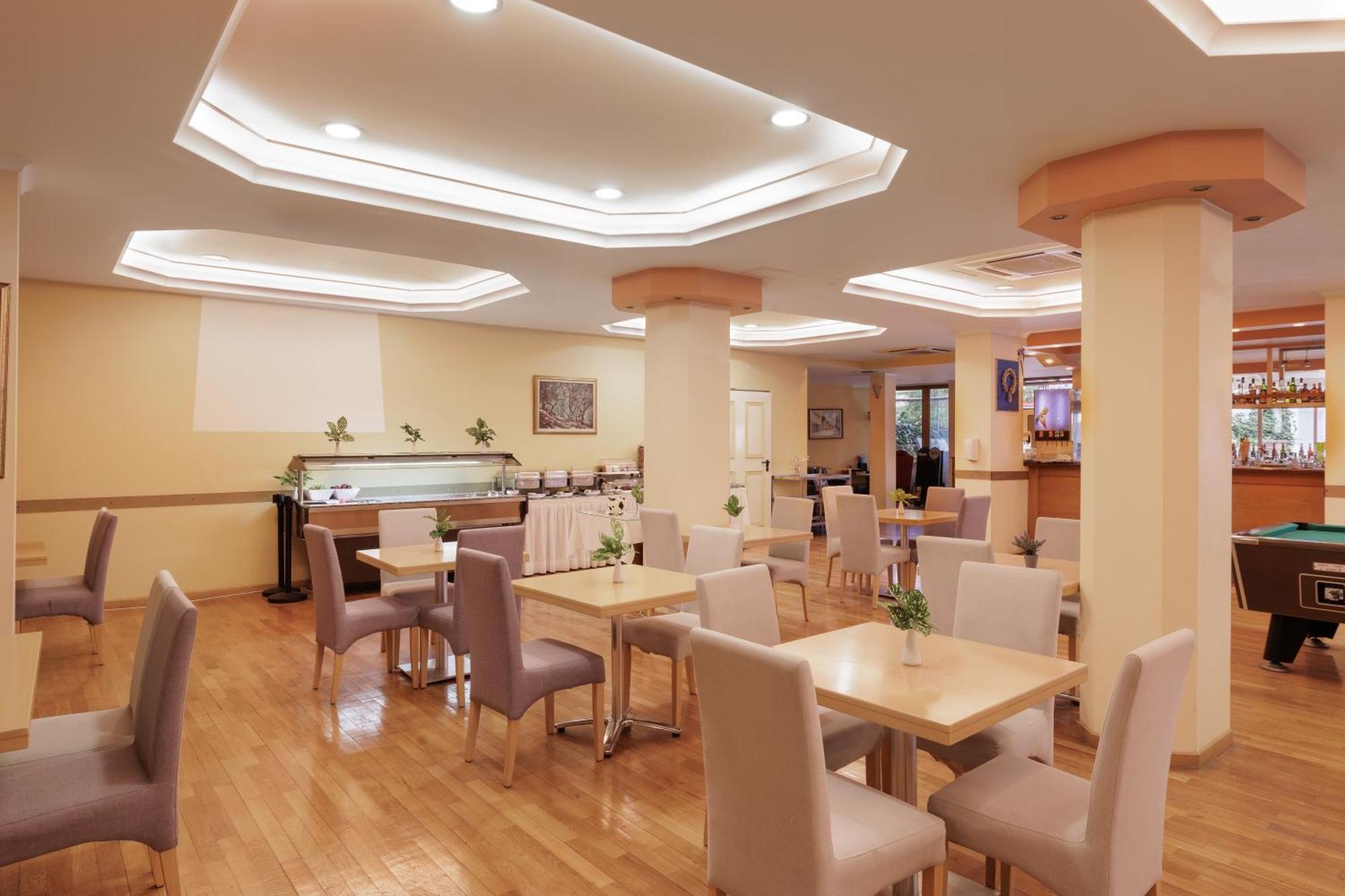 Louvre Hotel Γουβιά Εξωτερικό φωτογραφία